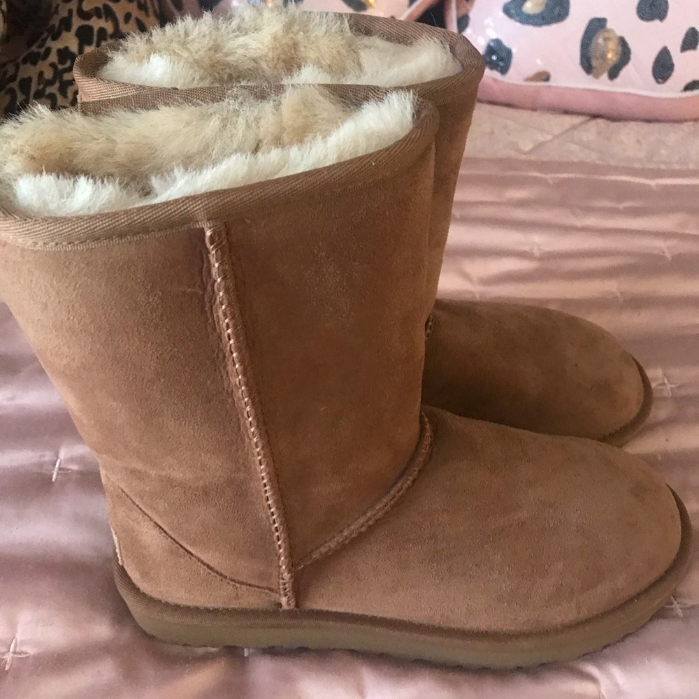 Ugg Women Classic Mid Calf Boots… New condition! Color is Chestnut… Size 7